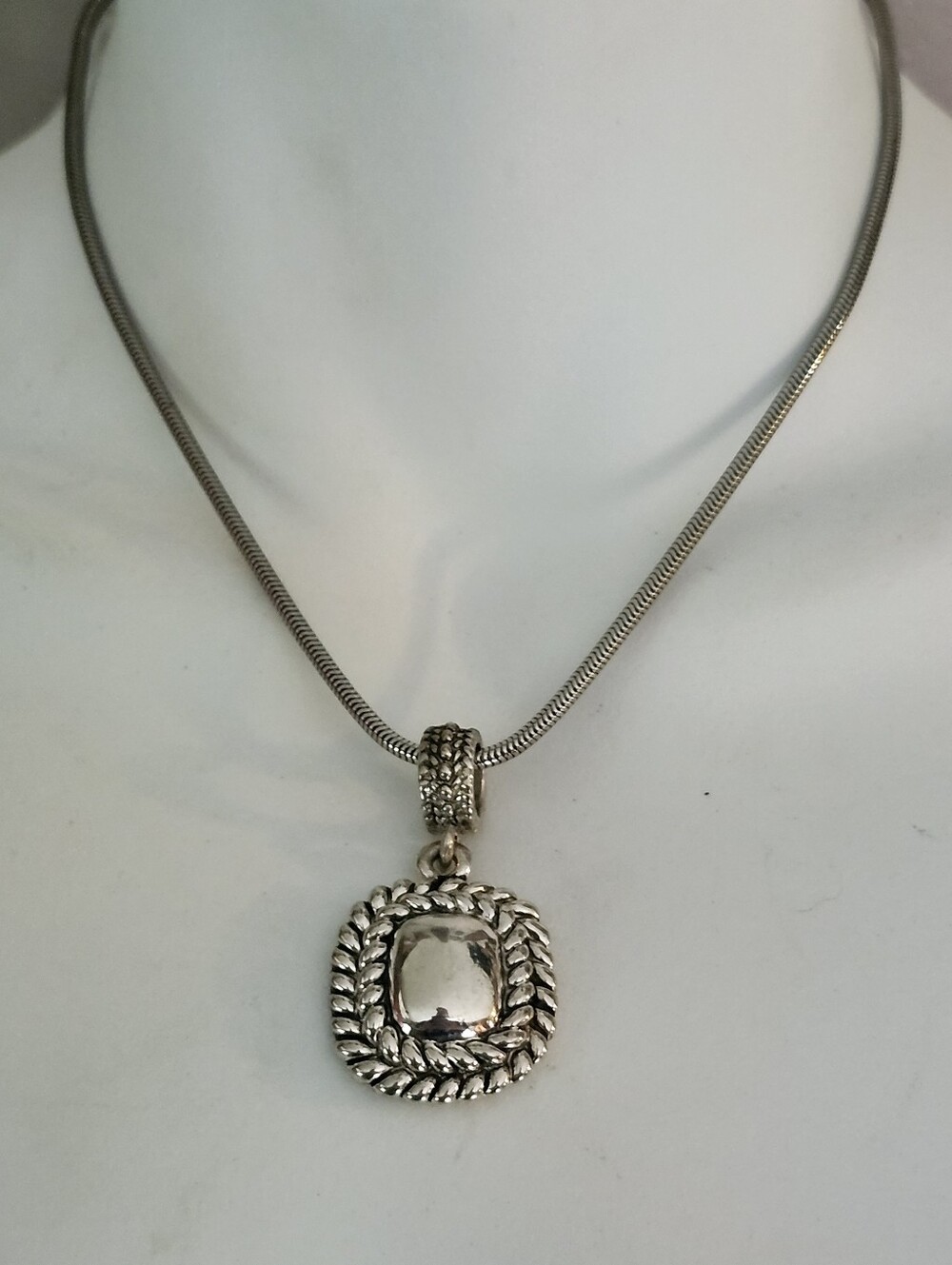 Vtg Silver Rope Frame Pendant Necklace